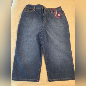 NWT Gloria Vanderbilt Ladies Heritage Fit Skimmer / Capri Denim Jeans